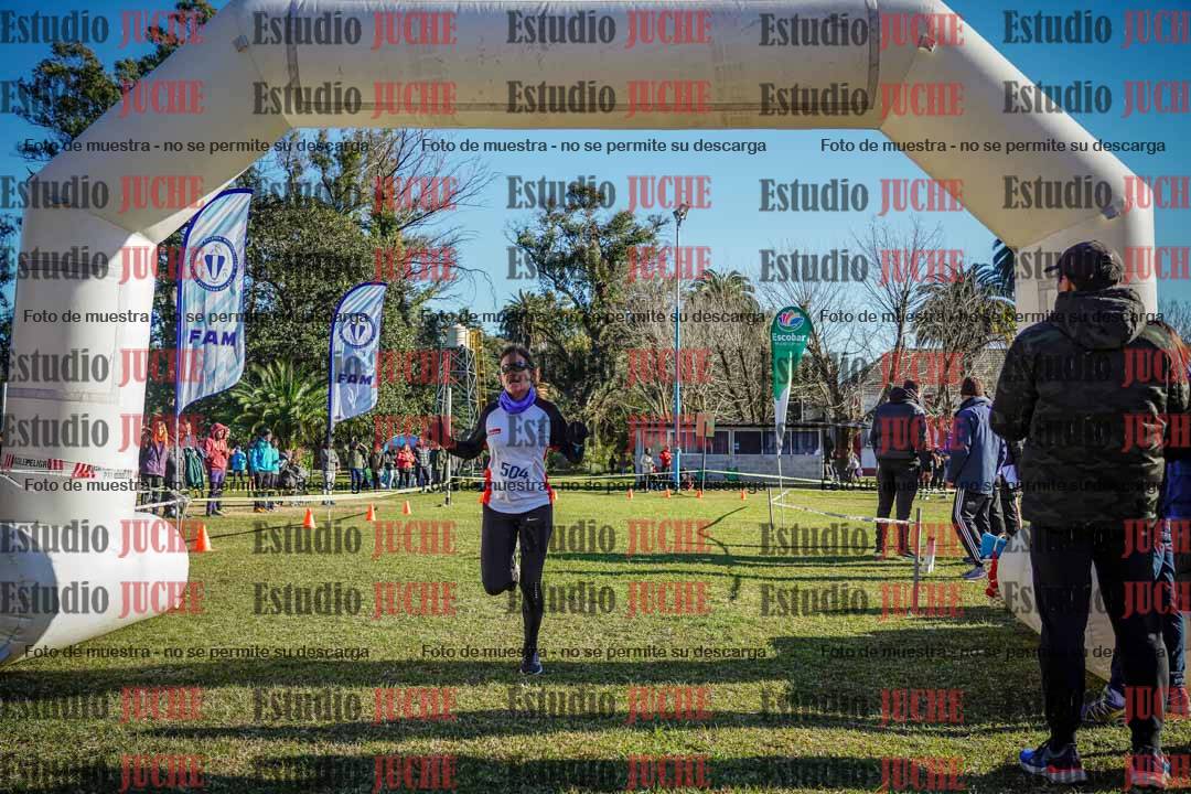 Fotos de la llegada del cross de 4000 m - mujeres