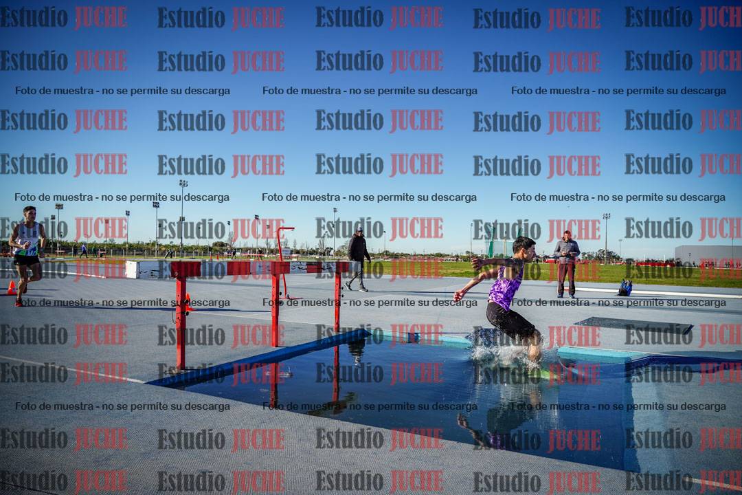 Fotos de los 3000 m con obstáculos de varones