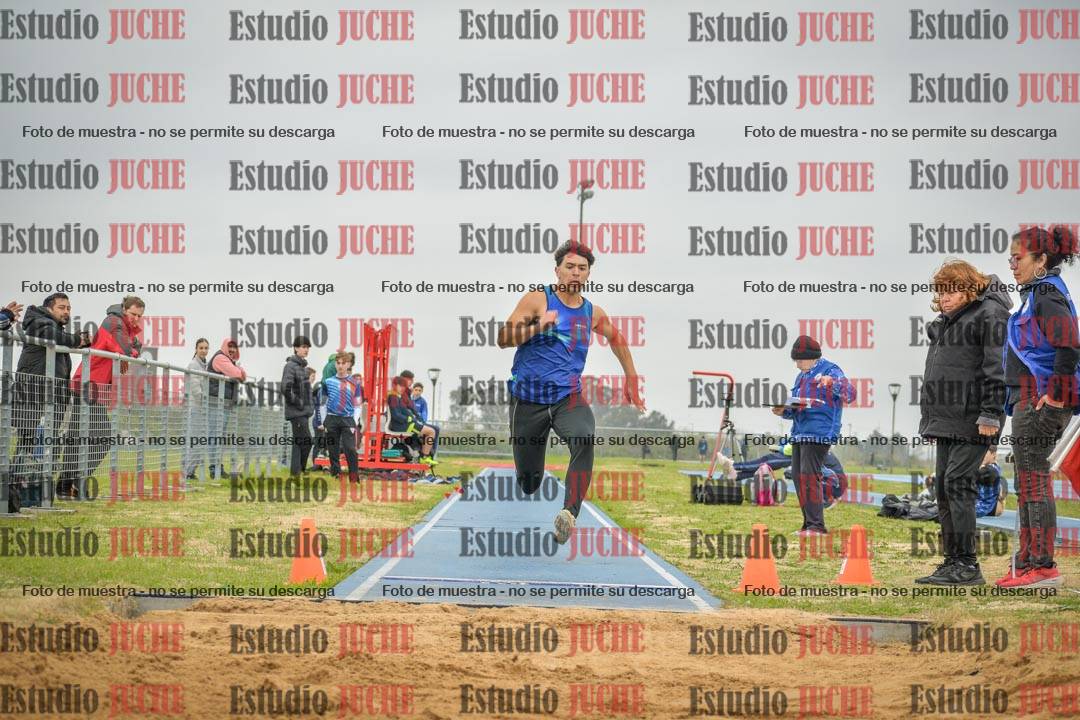 Fotos del salto en largo de varones - U18