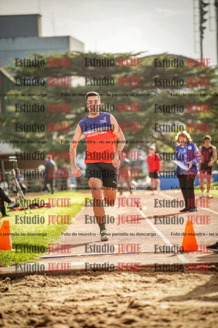 Fotos del salto en largo de varones