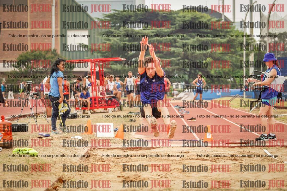 Fotos del salto en largo de varones