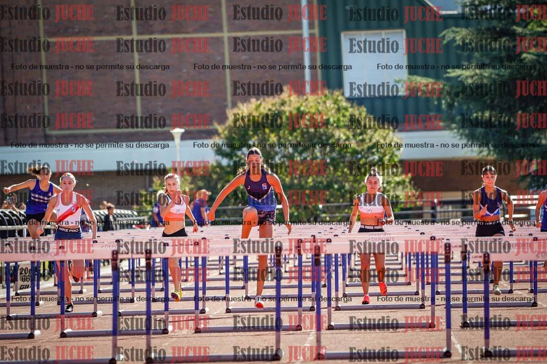 Fotos de los 100 m con vallas de mujeres