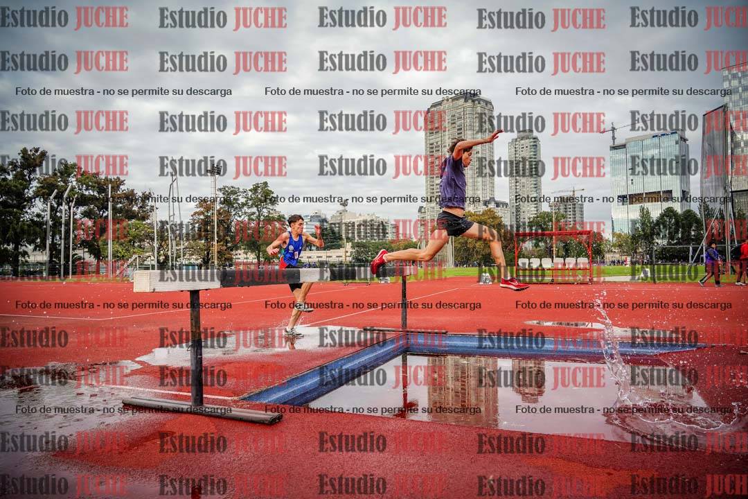 Fotos de los 3000 m con obstáculos de varones