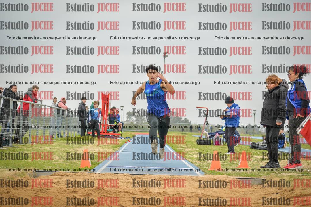 Fotos del salto en largo de varones - U18