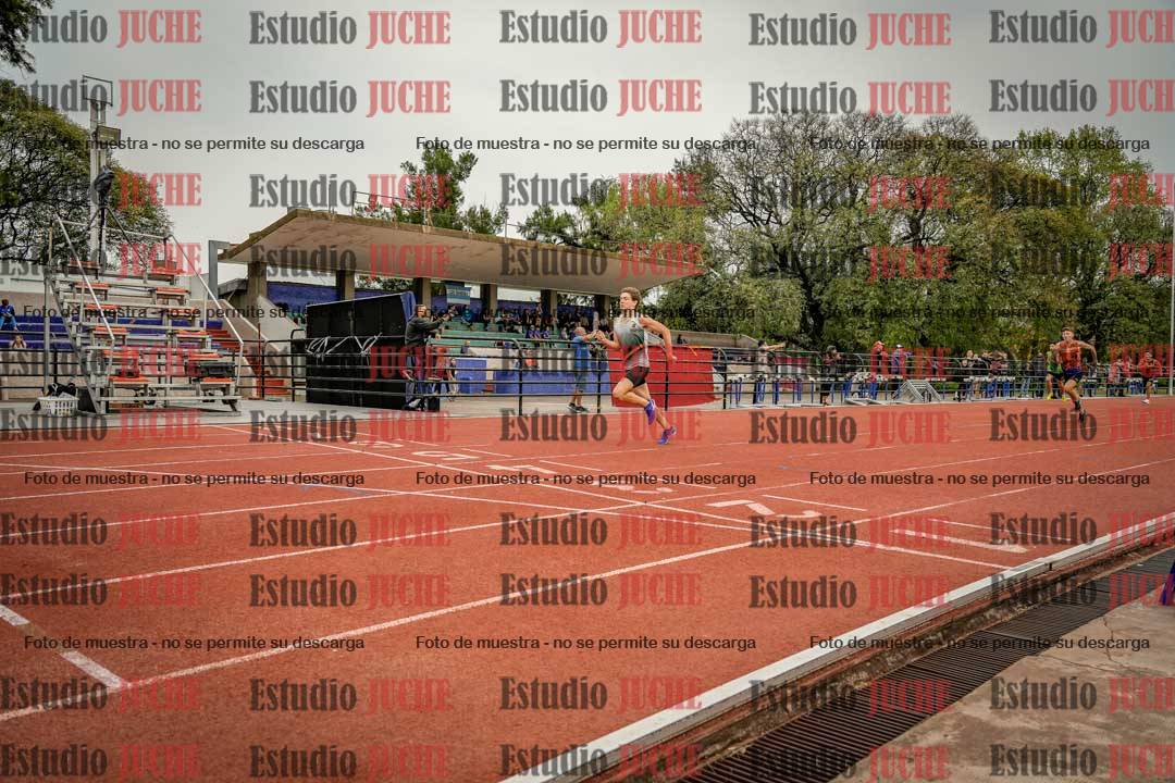 Fotos de los 295 m con vallas de varones