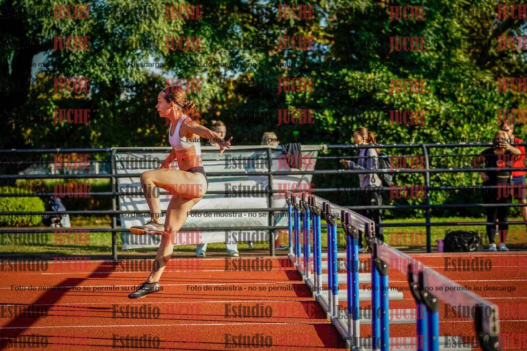Fotos de los 100 m con vallas de mujeres