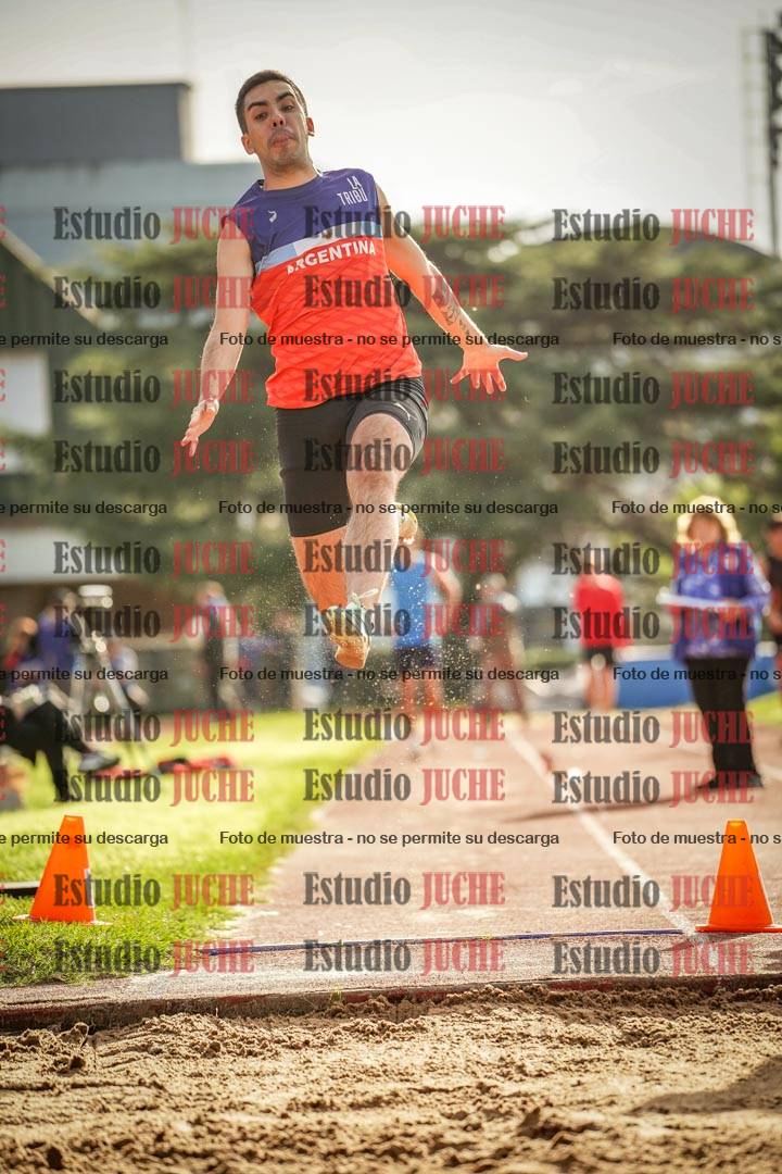 Fotos del salto en largo de varones