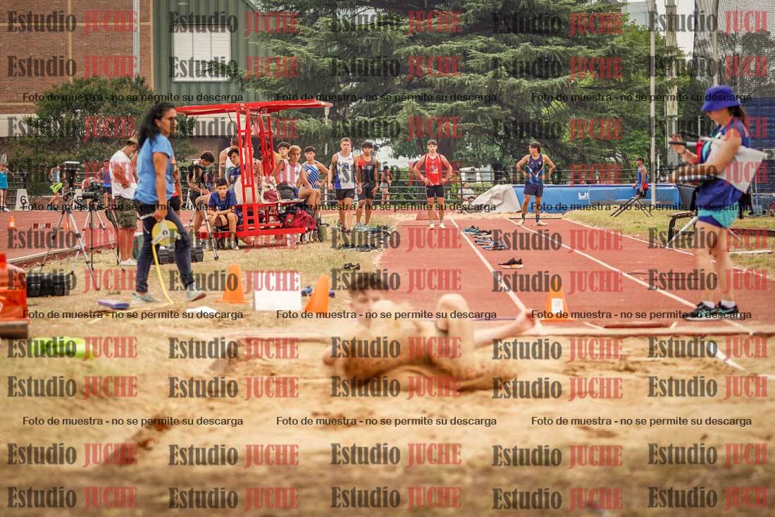 Fotos del salto en largo de varones
