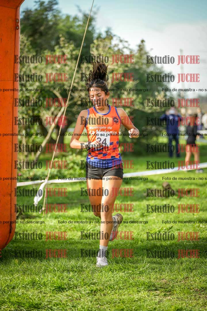 Fotos de la llegada del cross de 4000 m - mujeres