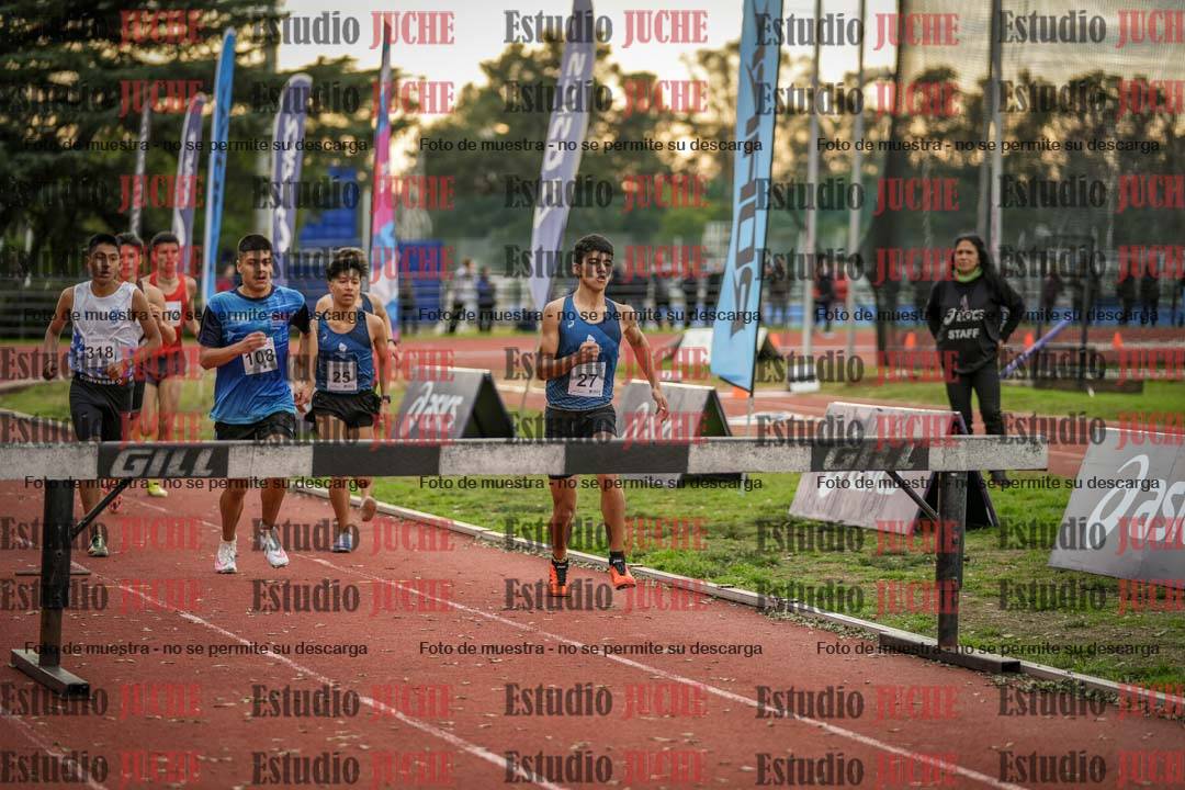 Fotos de los 2000 m con obstáculos de varones