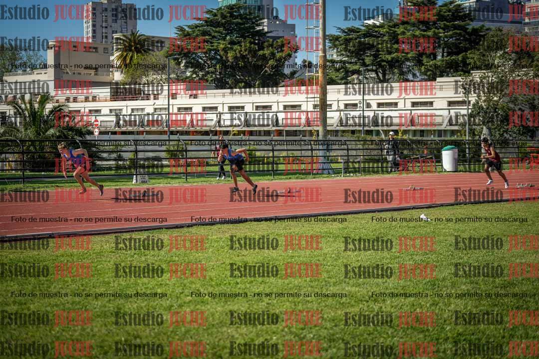 Fotos de los 295 m con vallas de varones