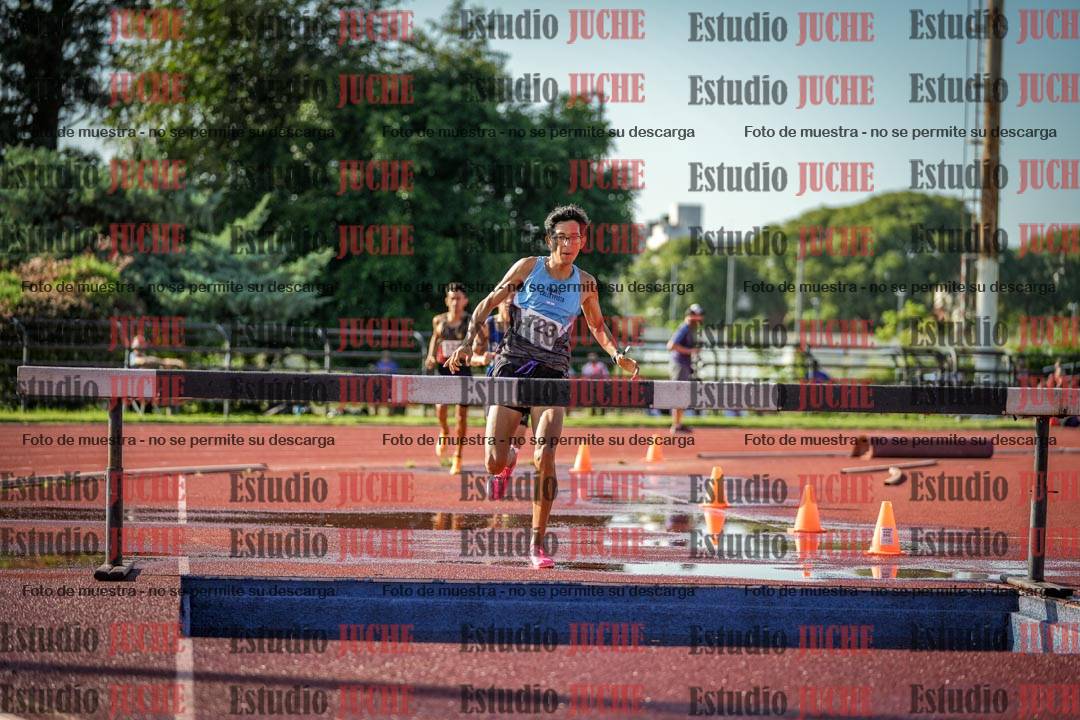 Fotos de los 3000 m con obstáculos de varones