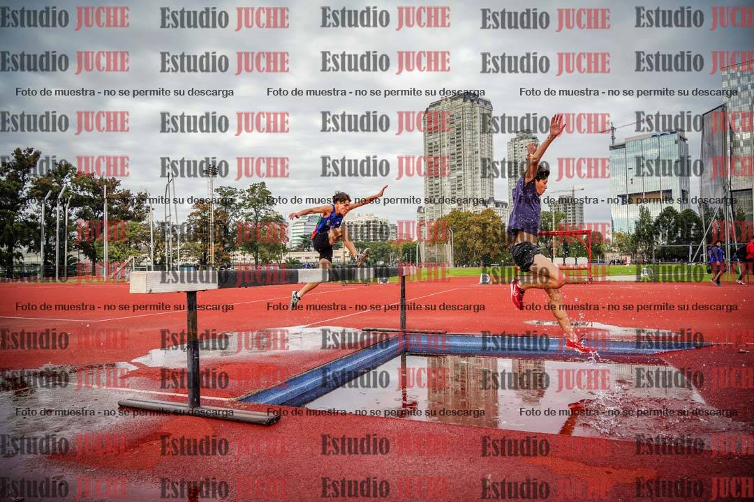 Fotos de los 3000 m con obstáculos de varones