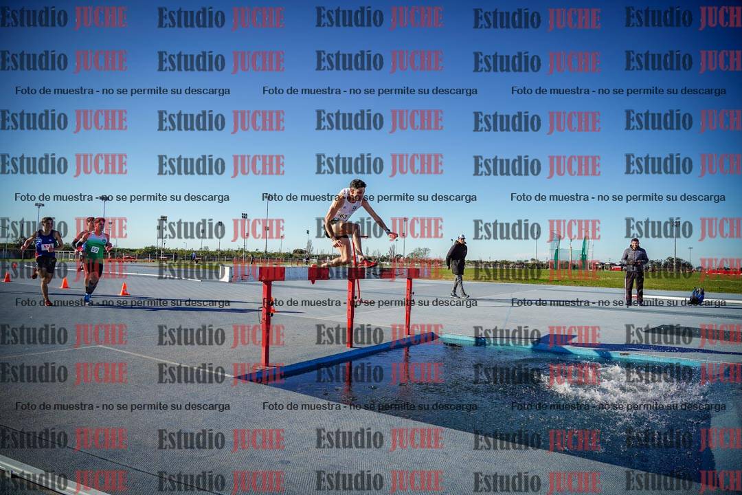 Fotos de los 3000 m con obstáculos de varones