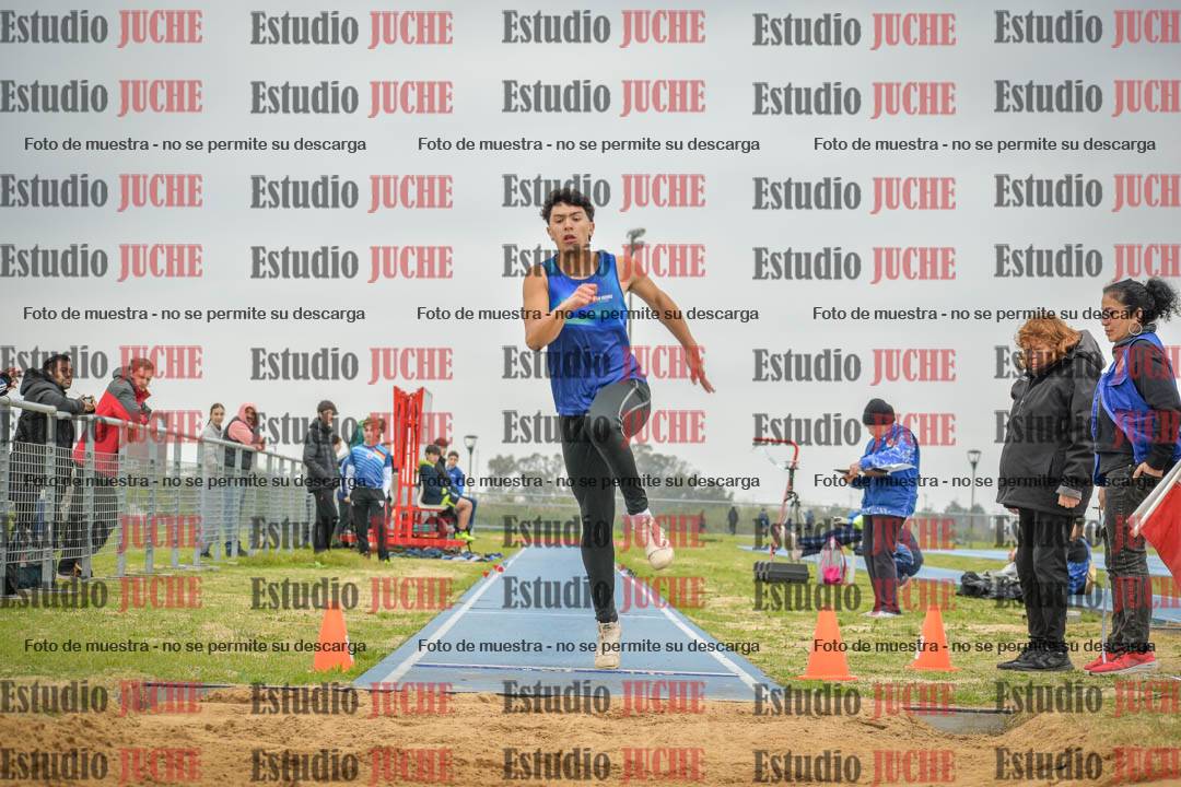 Fotos del salto en largo de varones - U18