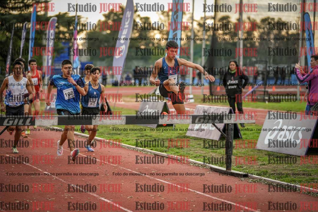 Fotos de los 2000 m con obstáculos de varones