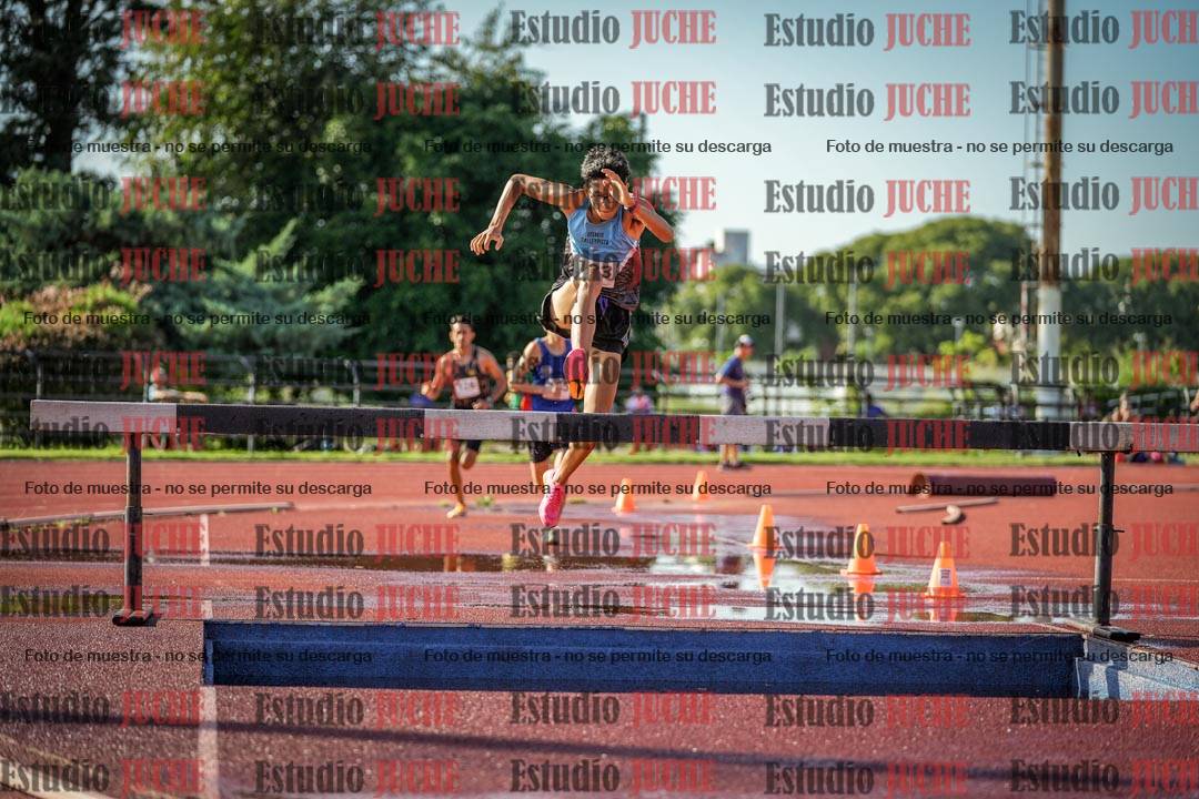 Fotos de los 3000 m con obstáculos de varones