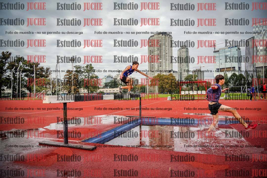 Fotos de los 3000 m con obstáculos de varones