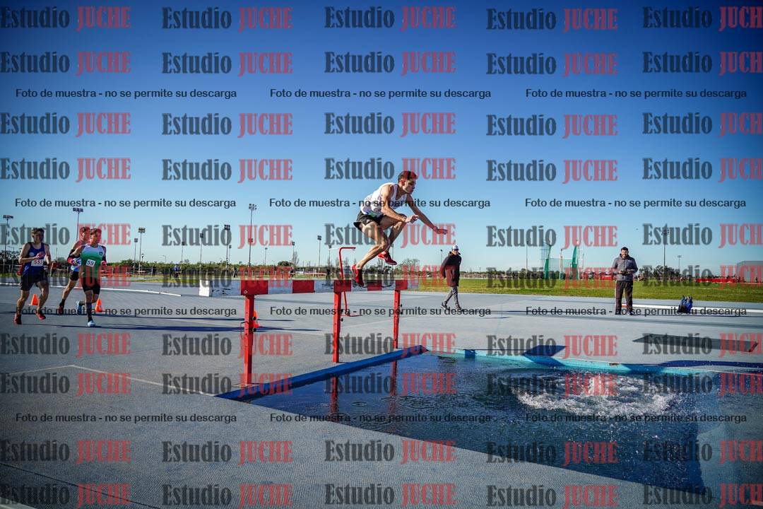 Fotos de los 3000 m con obstáculos de varones
