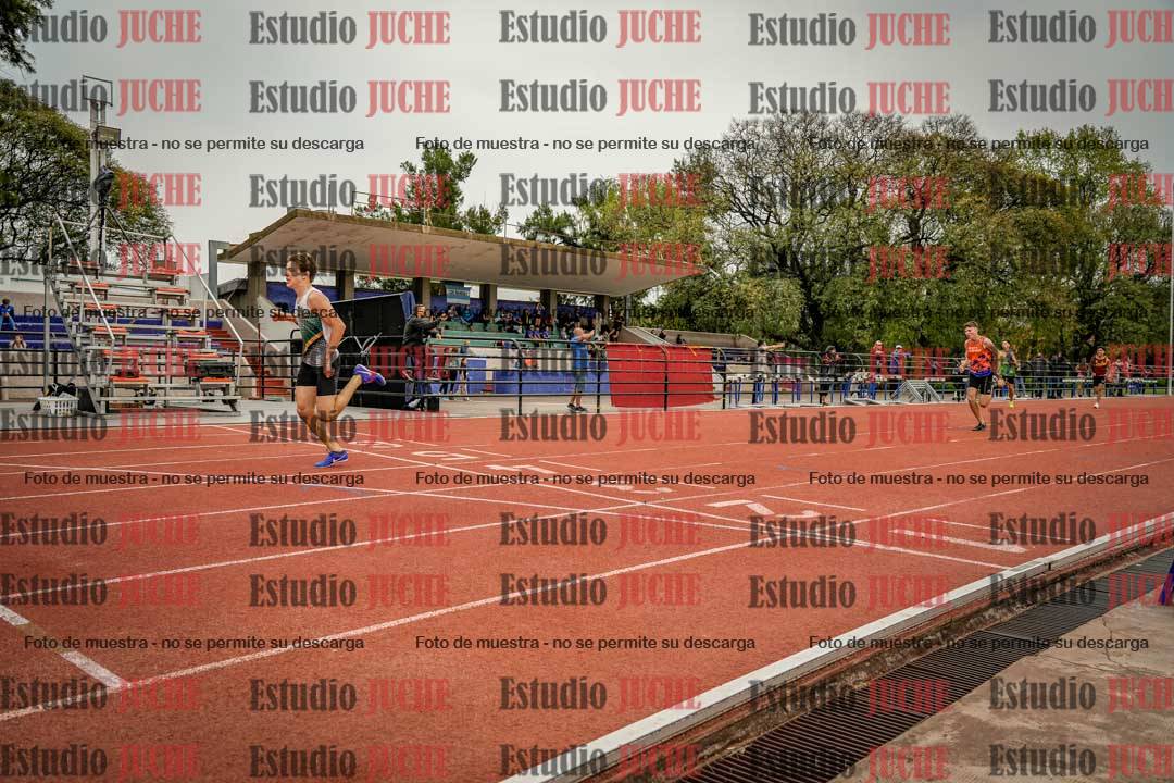 Fotos de los 295 m con vallas de varones