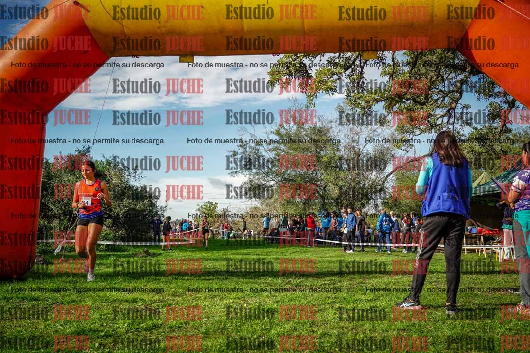 Fotos de la llegada del cross de 4000 m - mujeres