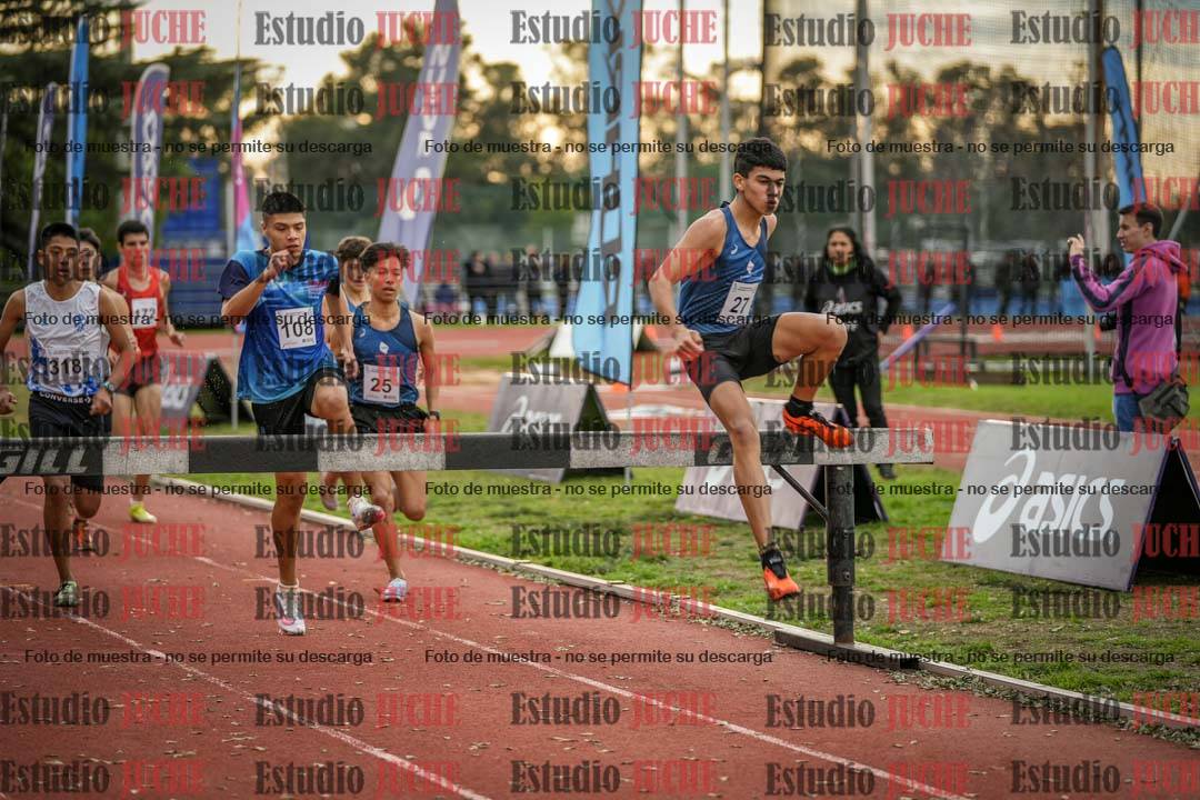 Fotos de los 2000 m con obstáculos de varones