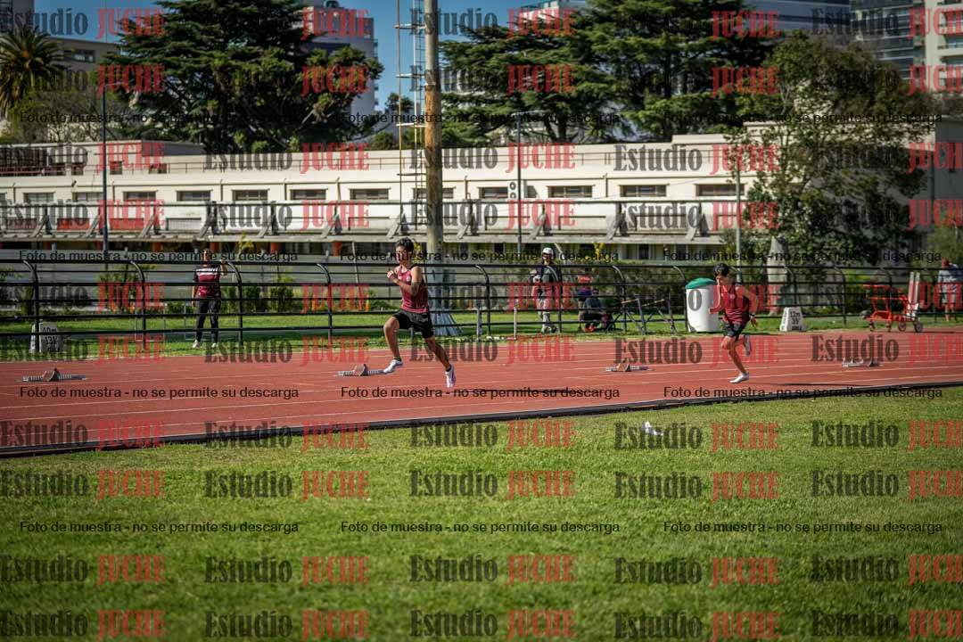 Fotos de los 295 m con vallas de varones
