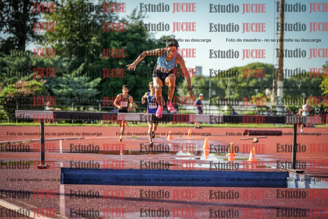 Fotos de los 3000 m con obstáculos de varones