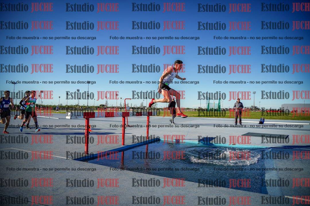 Fotos de los 3000 m con obstáculos de varones