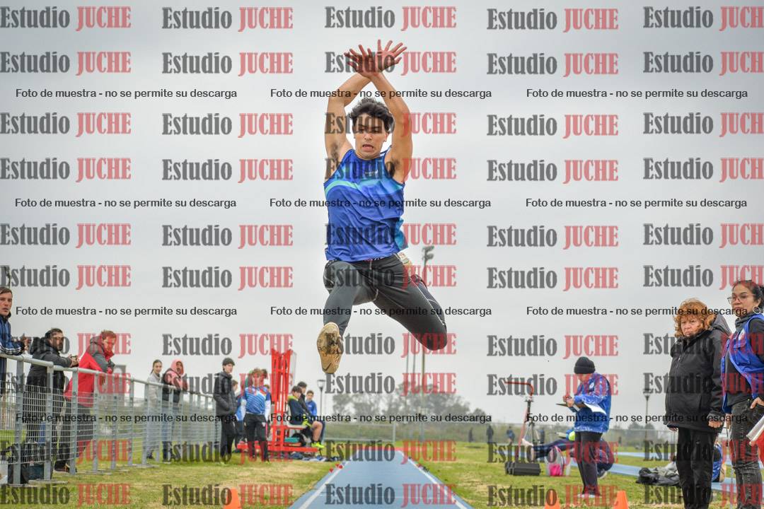 Fotos del salto en largo de varones - U18
