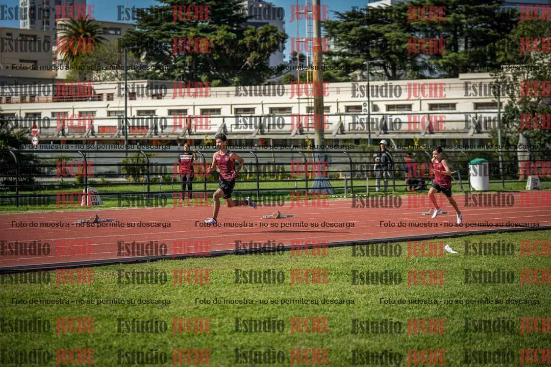 Fotos de los 295 m con vallas de varones