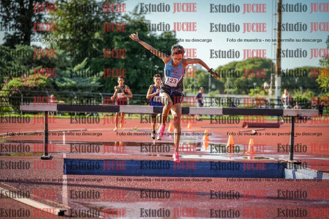 Fotos de los 3000 m con obstáculos de varones