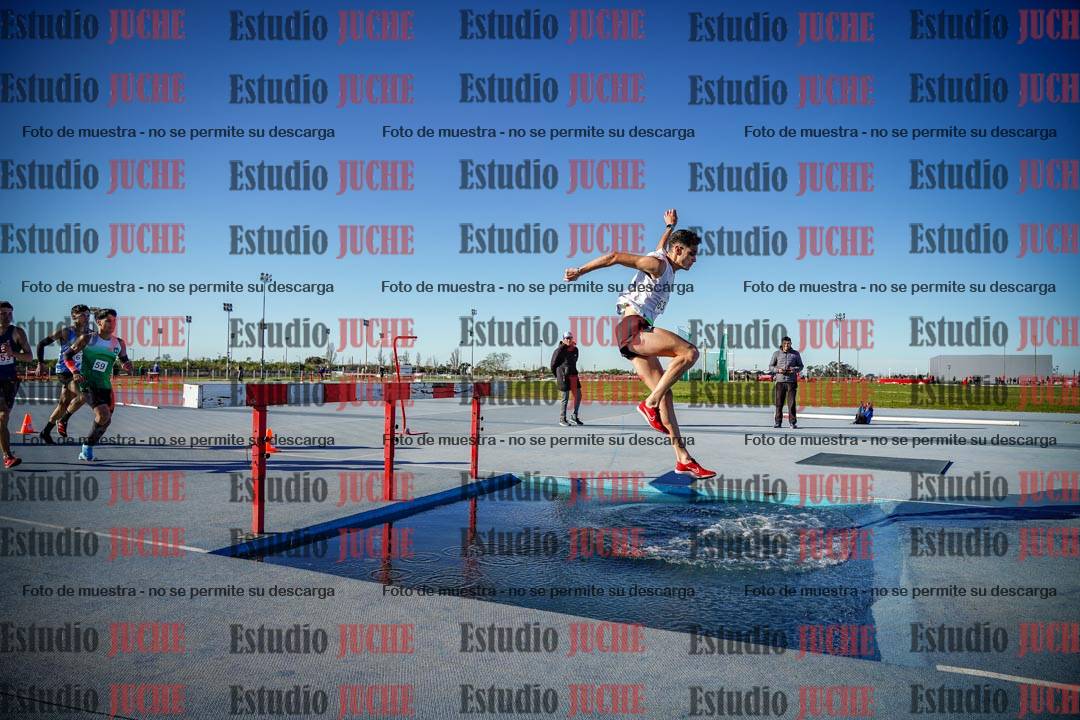 Fotos de los 3000 m con obstáculos de varones