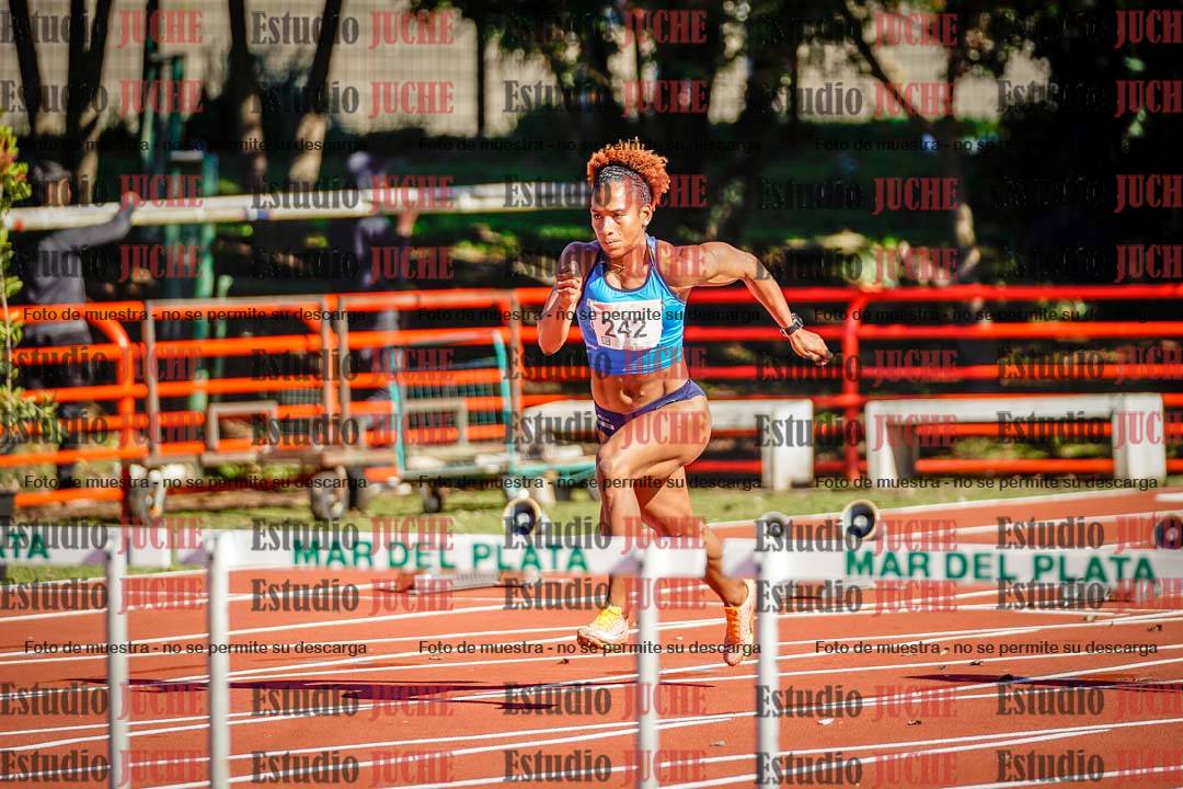 Fotos de los 100 m con vallas de mujeres - hepta 1