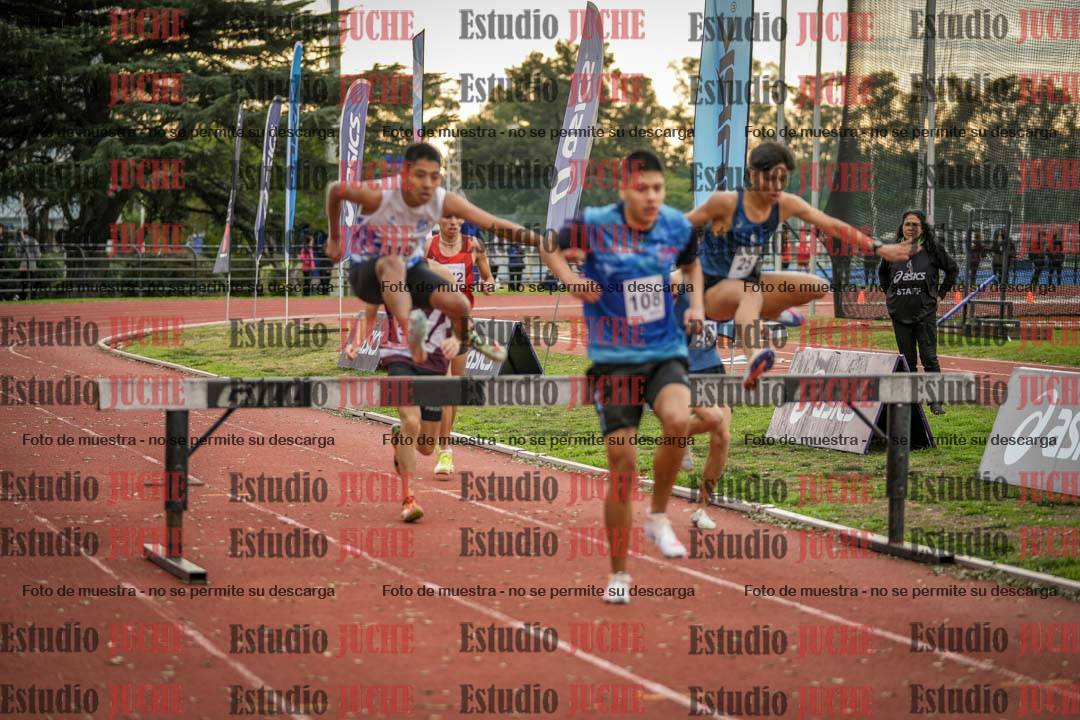 Fotos de los 2000 m con obstáculos de varones