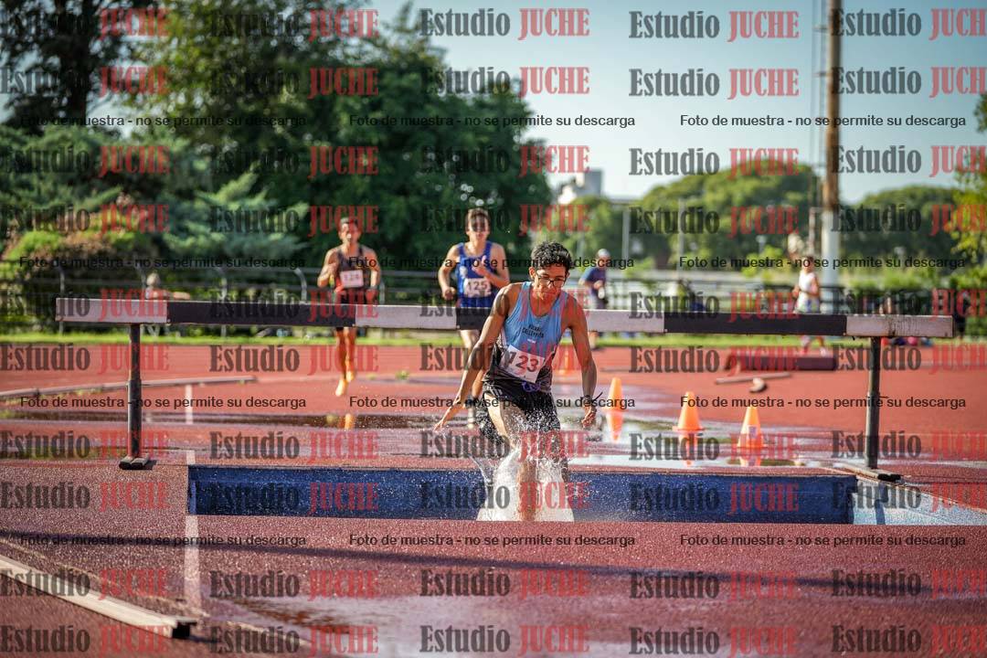 Fotos de los 3000 m con obstáculos de varones
