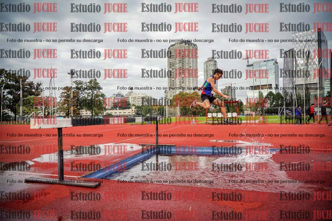 Fotos de los 3000 m con obstáculos de varones