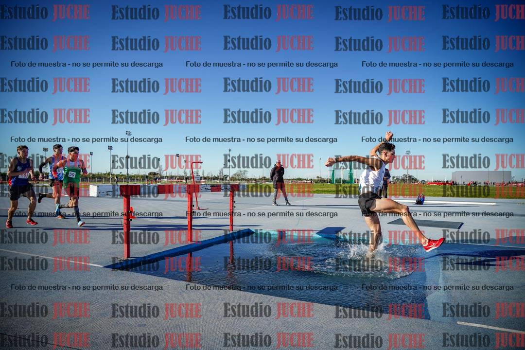Fotos de los 3000 m con obstáculos de varones