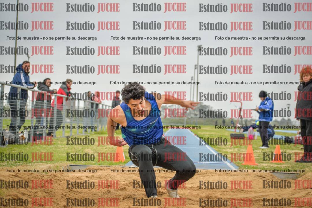 Fotos del salto en largo de varones - U18