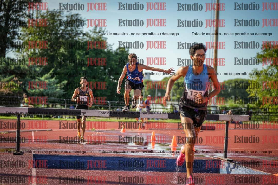 Fotos de los 3000 m con obstáculos de varones