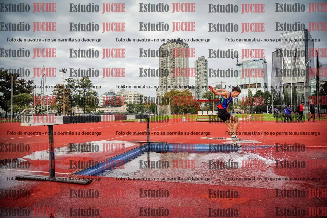 Fotos de los 3000 m con obstáculos de varones