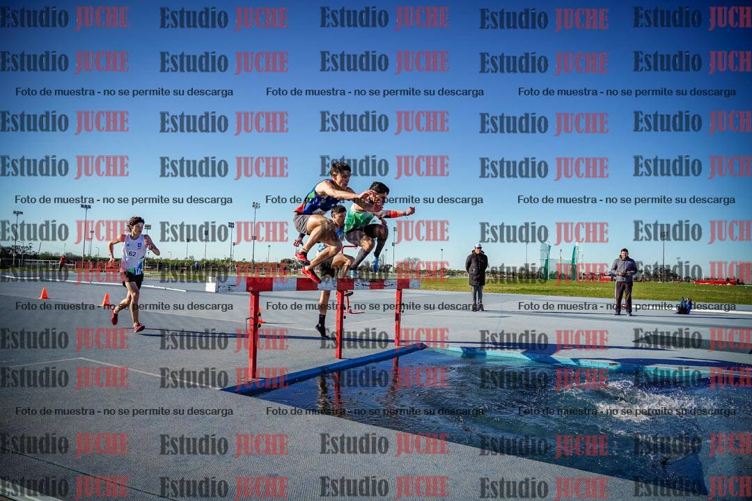 Fotos de los 3000 m con obstáculos de varones