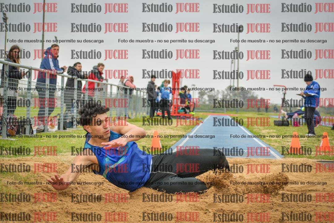 Fotos del salto en largo de varones - U18