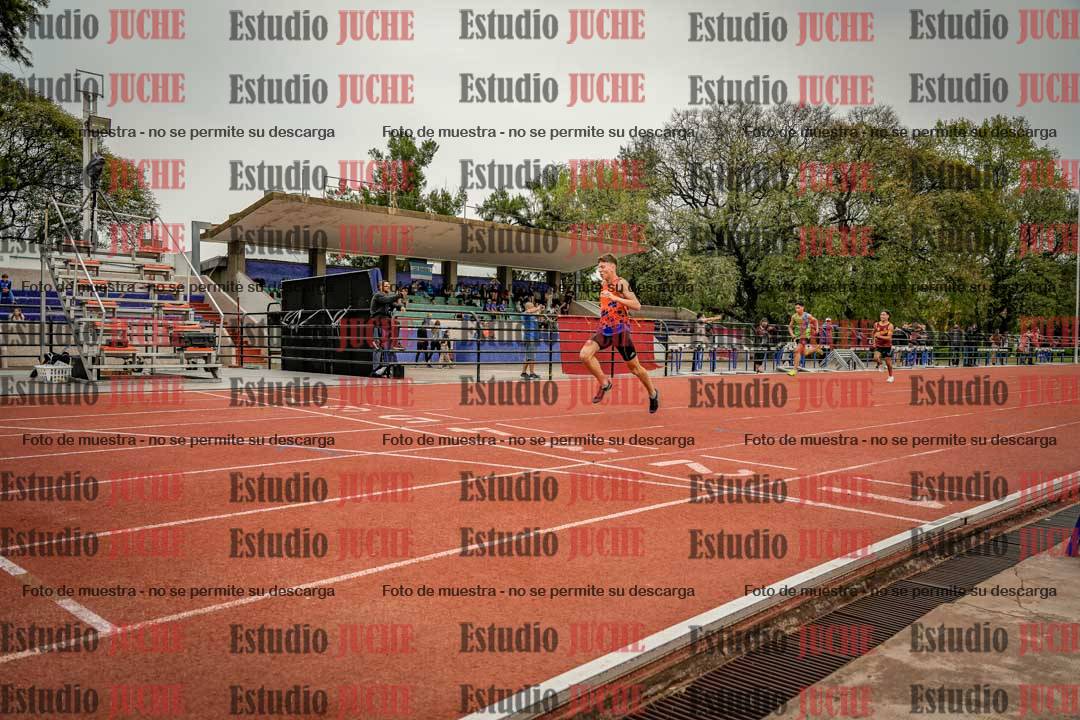 Fotos de los 295 m con vallas de varones
