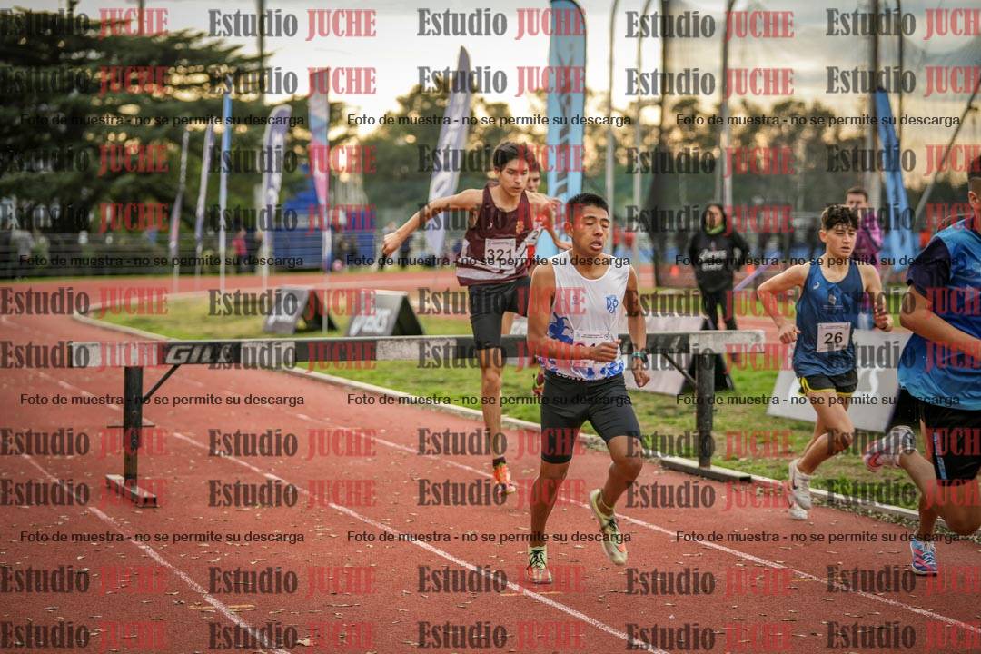 Fotos de los 2000 m con obstáculos de varones