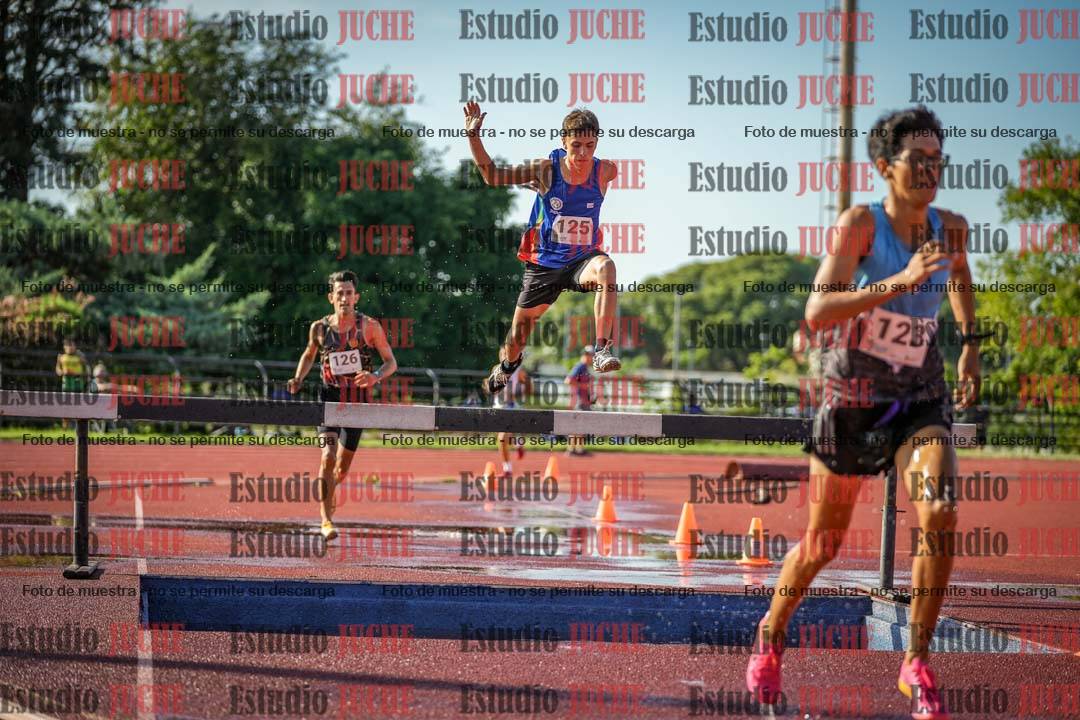 Fotos de los 3000 m con obstáculos de varones