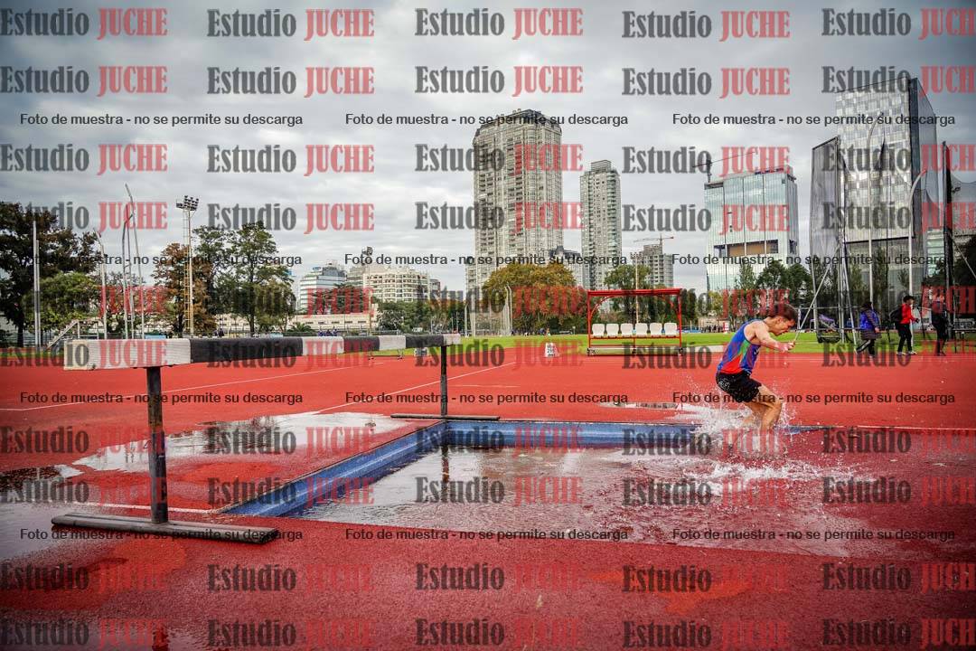 Fotos de los 3000 m con obstáculos de varones