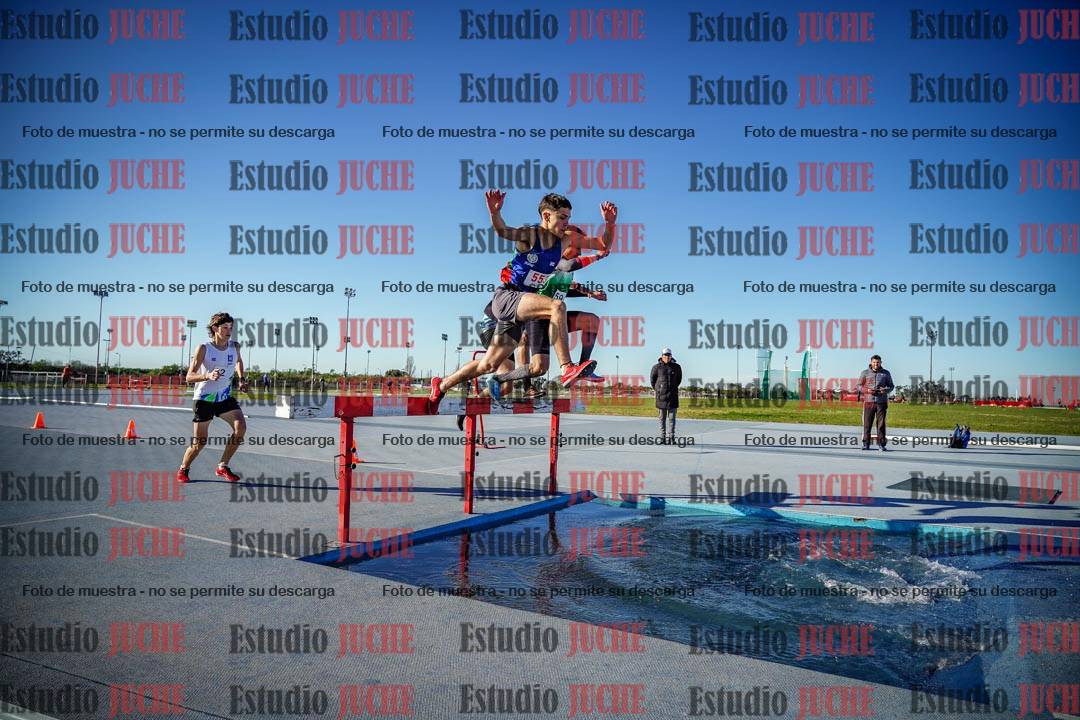 Fotos de los 3000 m con obstáculos de varones