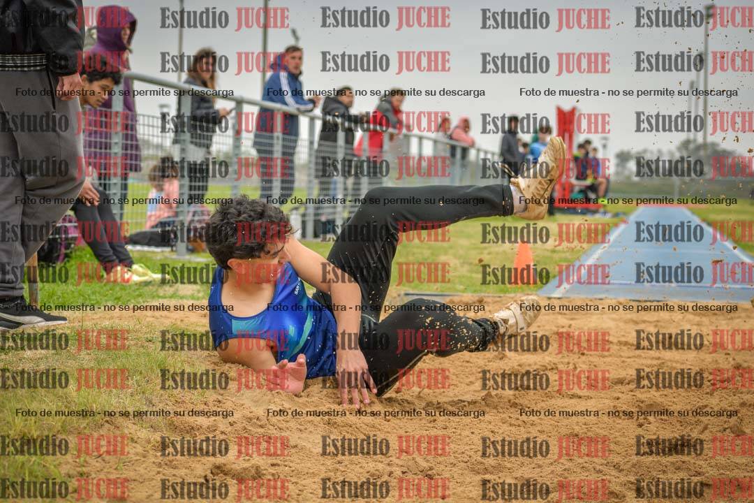 Fotos del salto en largo de varones - U18
