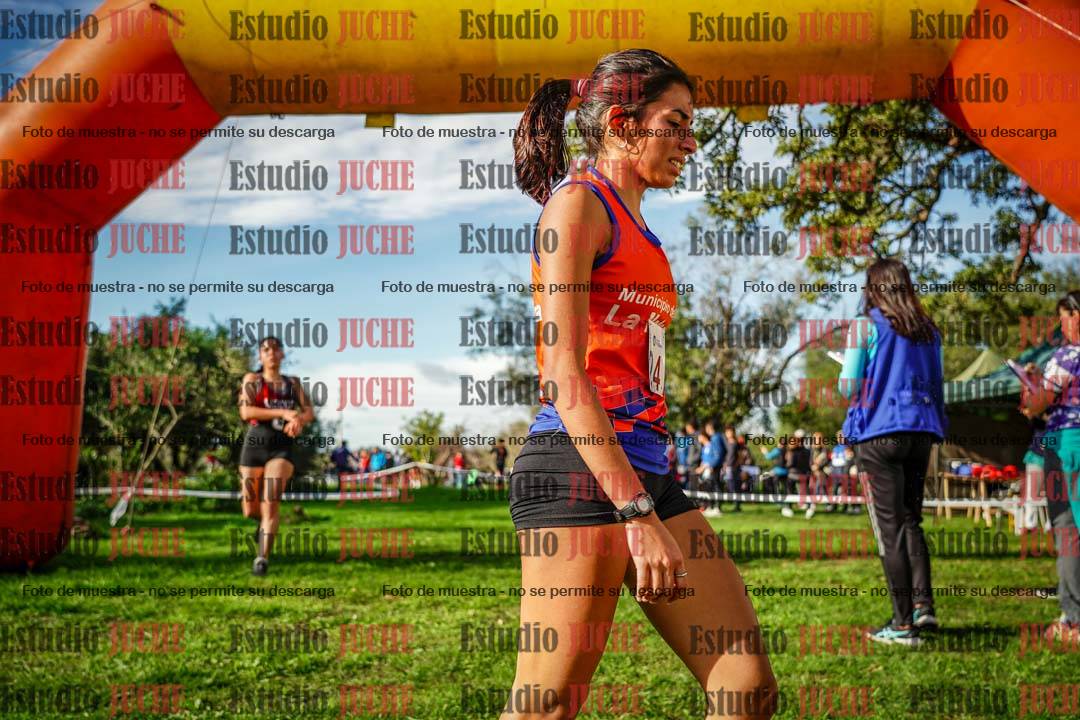 Fotos de la llegada del cross de 4000 m - mujeres